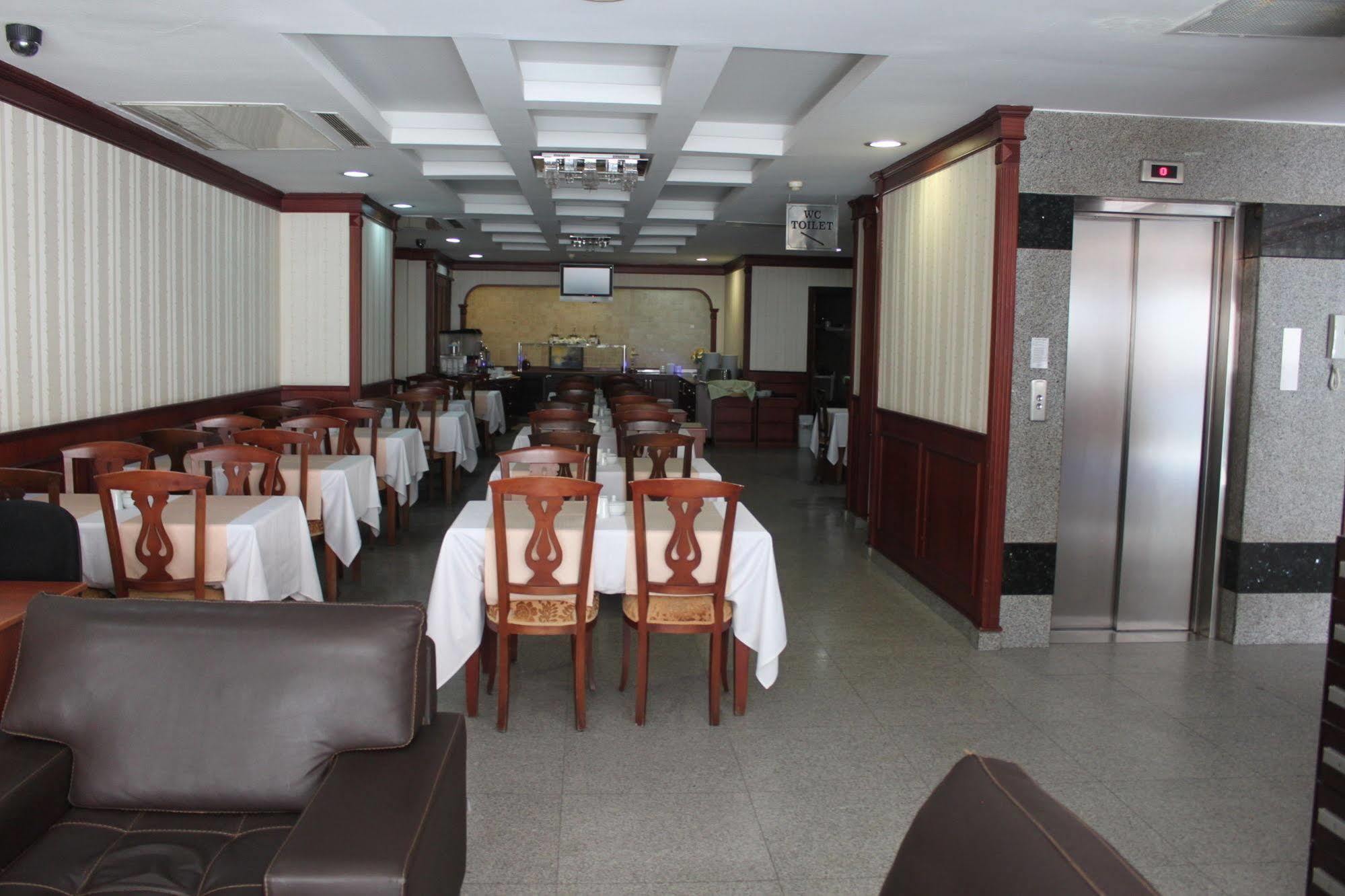 Asur Hotel Istanboel Buitenkant foto
